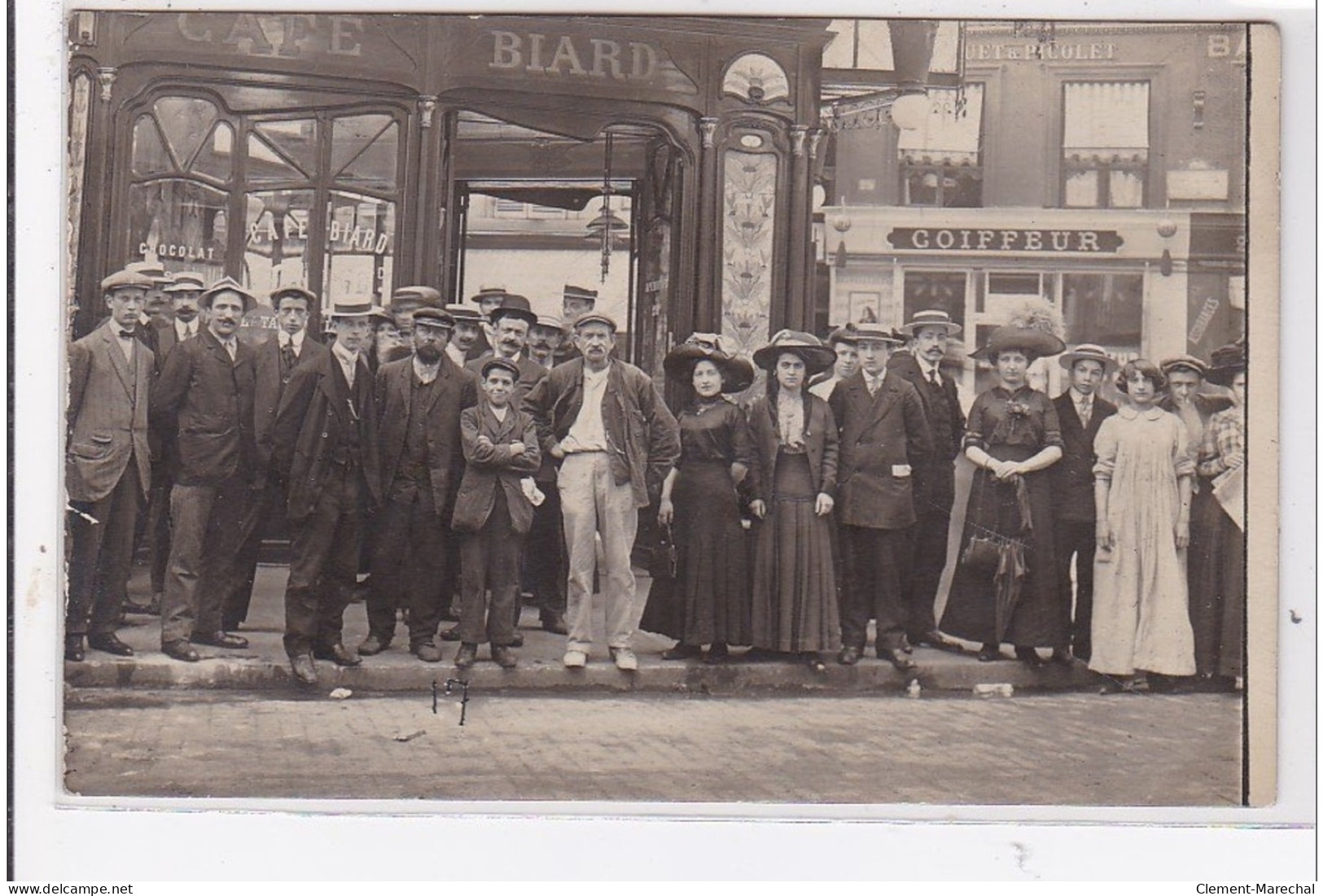 PARIS : Carte Photo D'un Café Au 111 Avenue De Villiers - Très Bon état - District 17