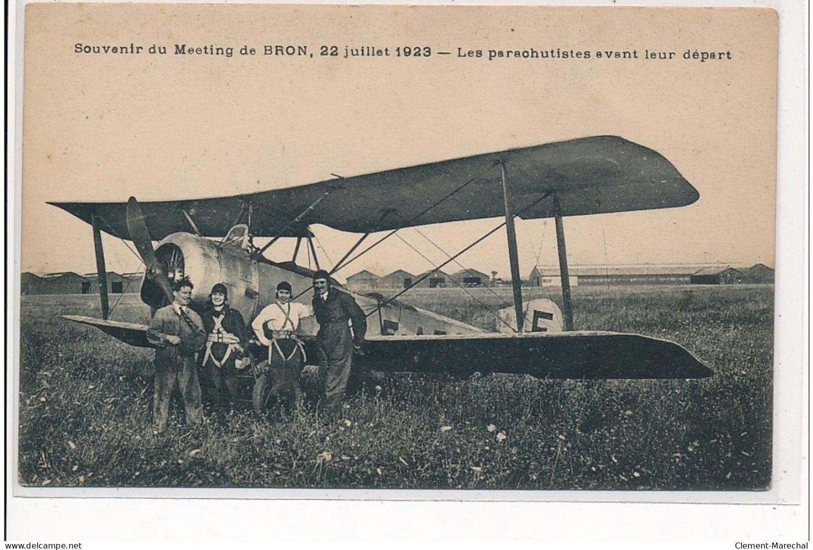 Souvenir Du Meeting De BRON - Les Parachutistes Avant Leur Départ - AVIATION - Très Bon état - Bron