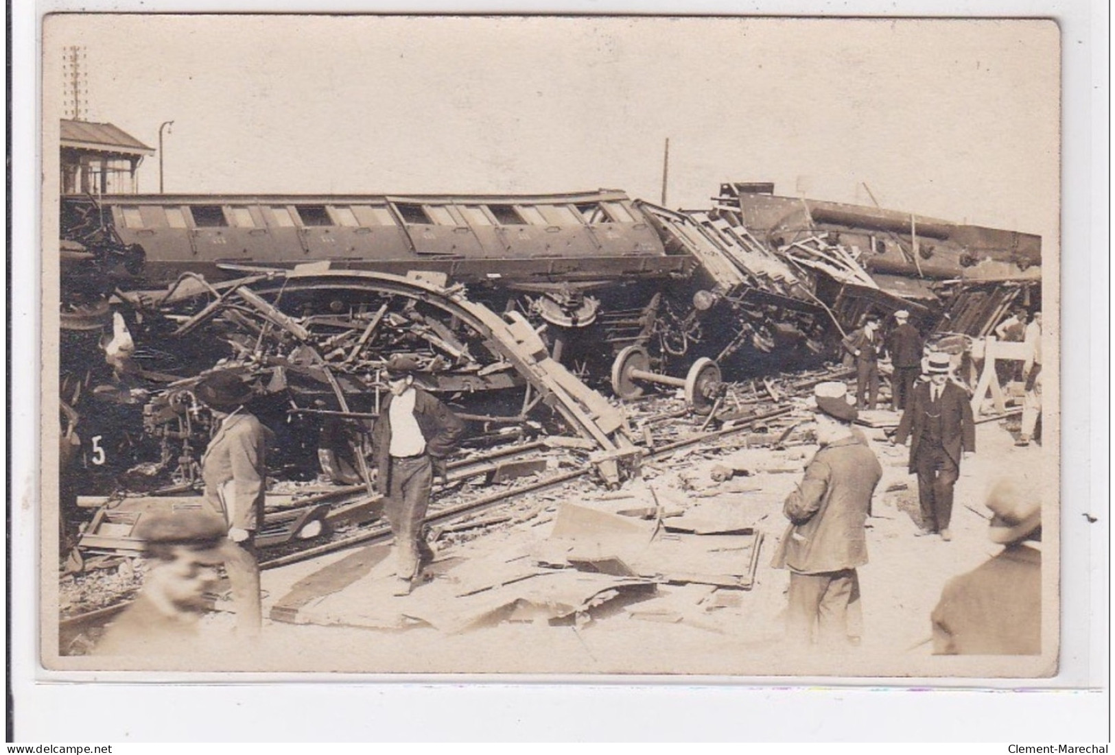 AMIENS : Carte Photo D'un Accident De Train (chemin De Fer) - Très Bon état - Amiens