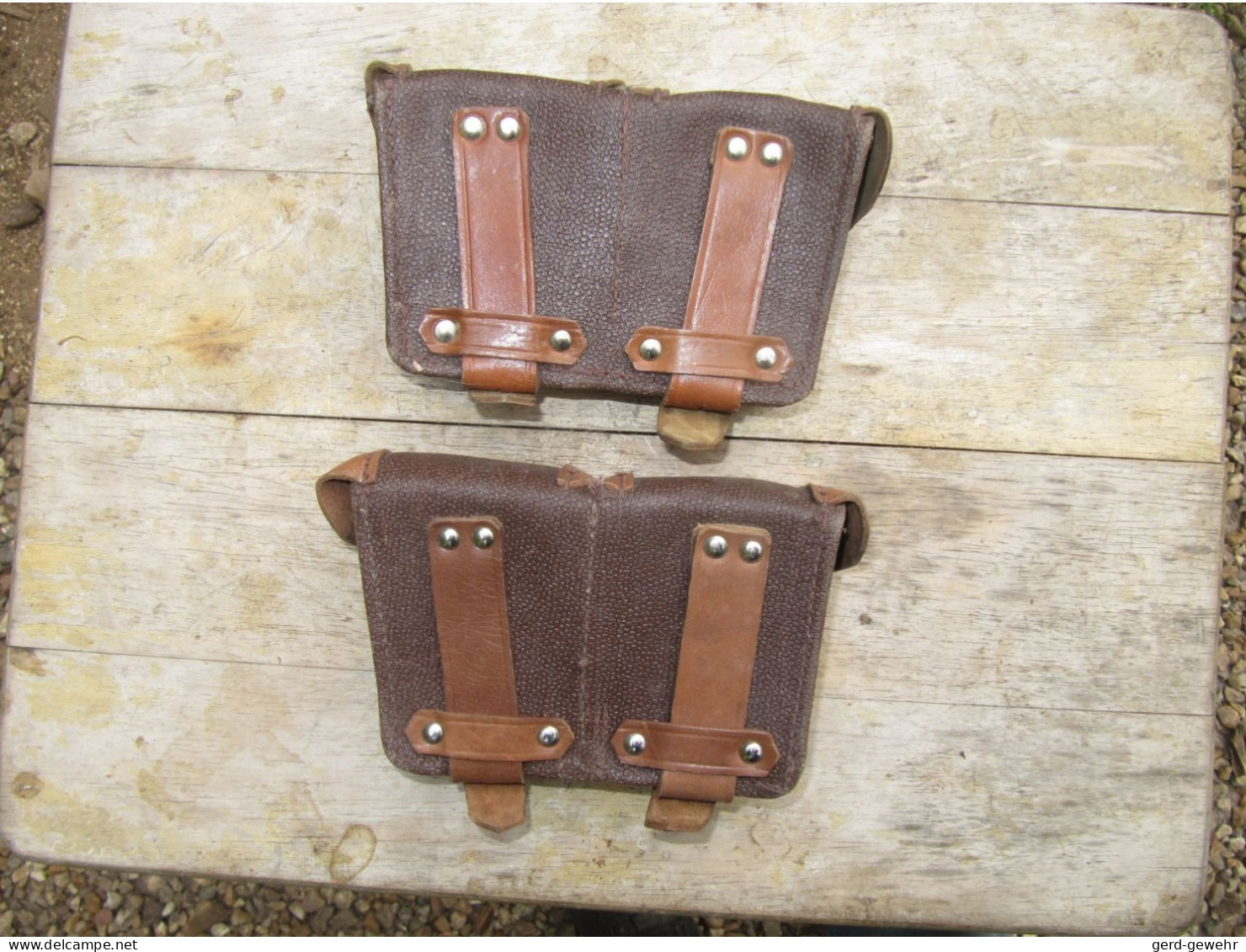 Deux Double Pochettes Pour Cartouches Ou Chargeurs - Decorative Weapons