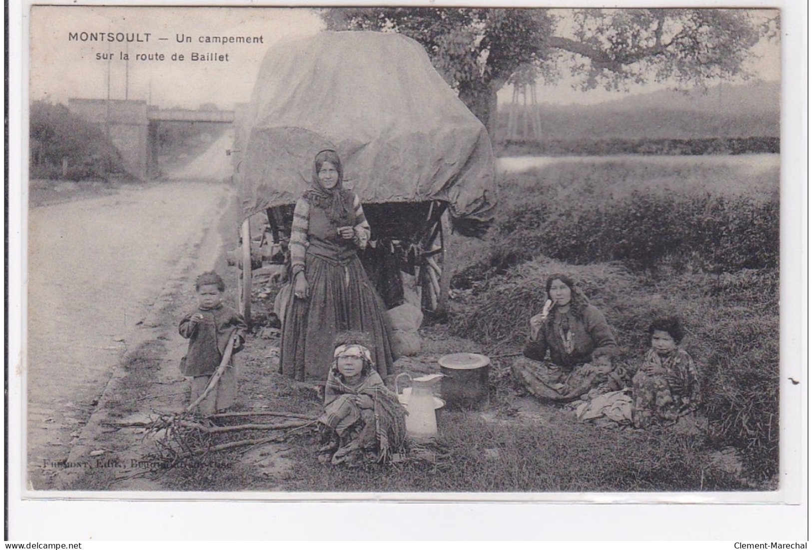 MONTSOULT : Un Campement De Gens Du Voyage Sur La Route De Baillet (tziganes) - Très Bon état - Montsoult