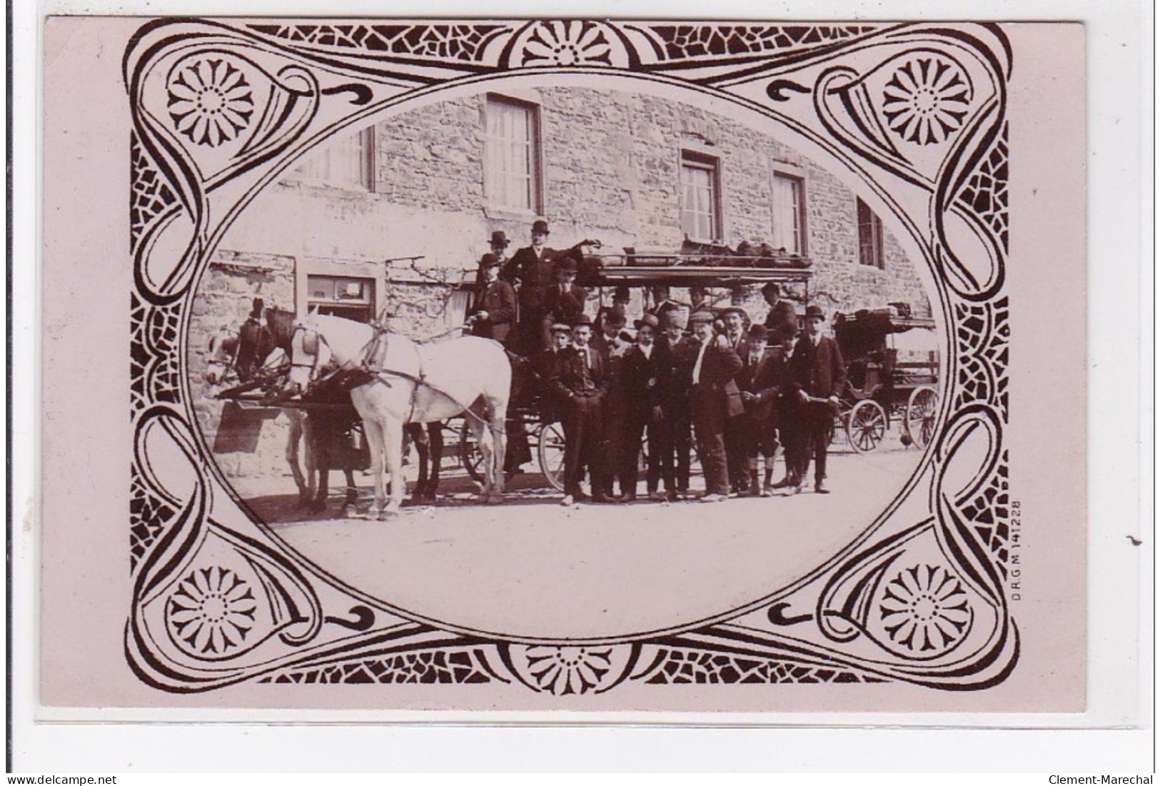 SAINT JEAN DE BOURNAY : Carte Photo D'un Attelage (omnibus) - Très Bon état - Saint-Jean-de-Bournay