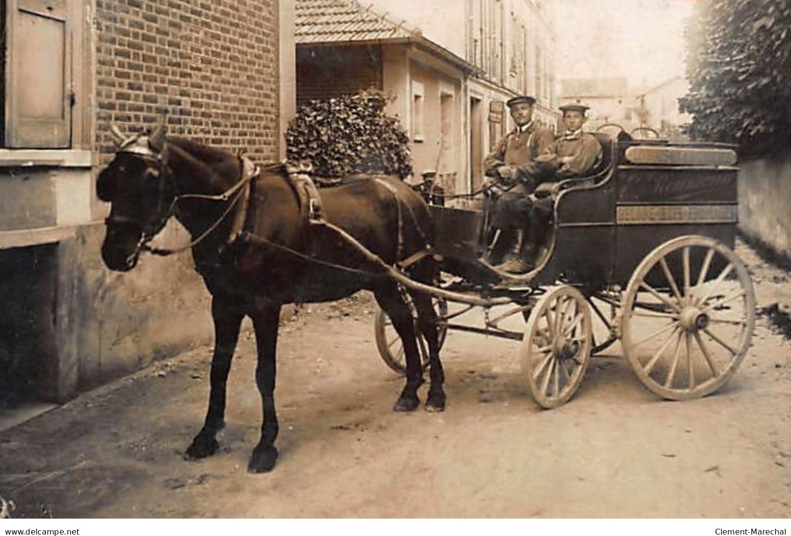 A LOCALISER  : Carte Photo ST MAUR? : Livreur Beurre;oeufs;fromages E.ROUVIEUX? - état - Photos