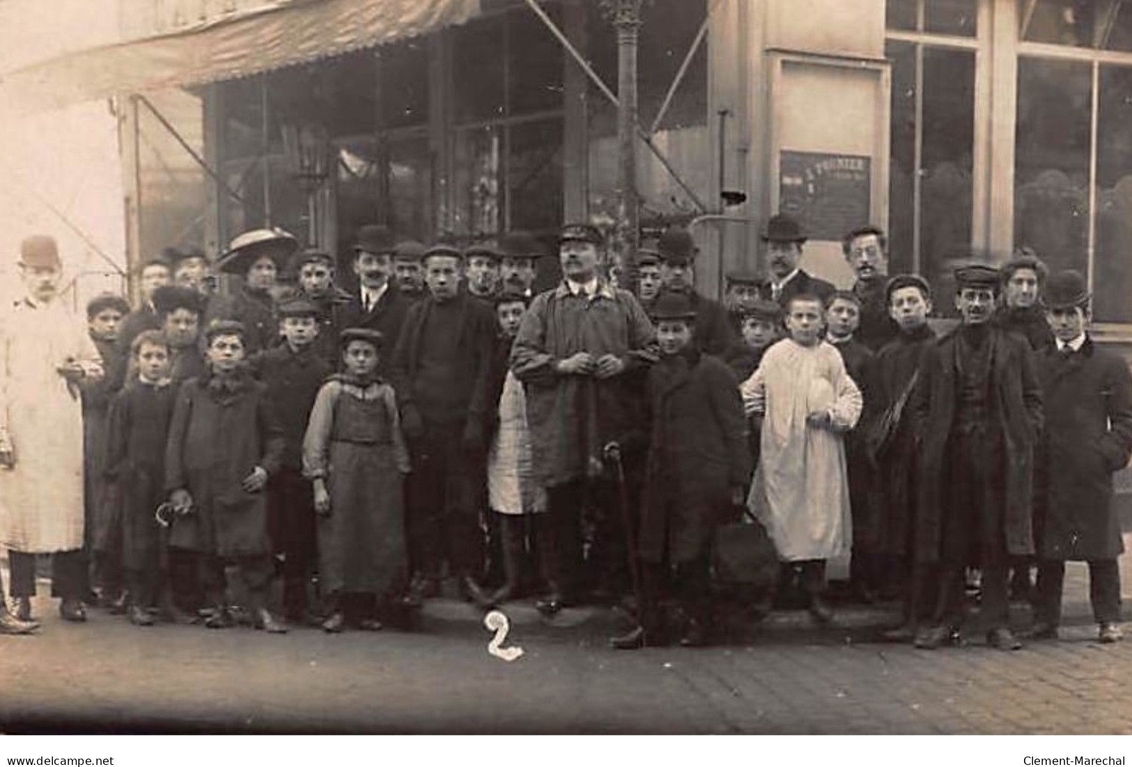 A LOCALISER  : Carte Photo PARIS? Groupe De Personne, J.Prunier - Très Bon état - Photos