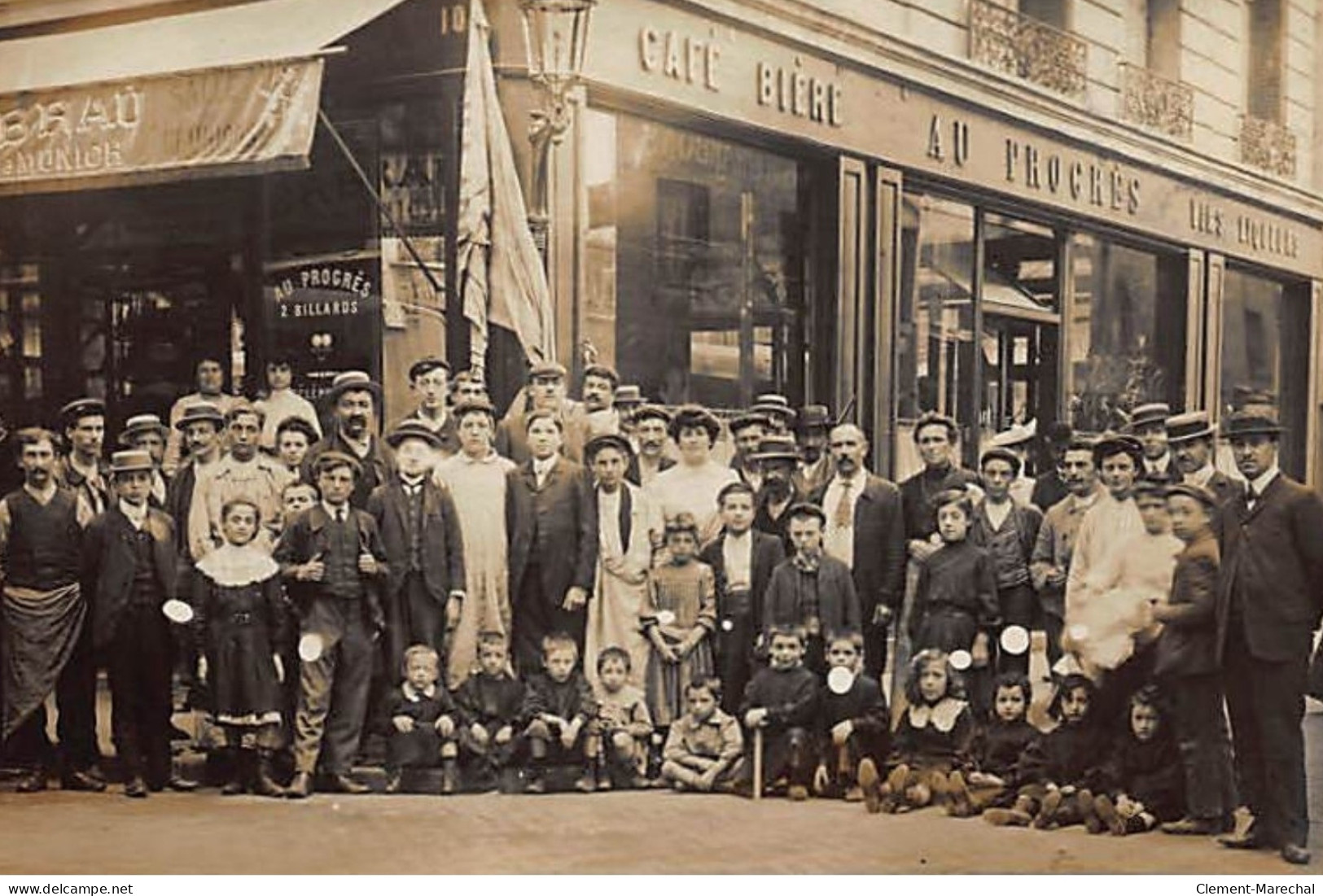 A LOCALISER  : Carte Photo PARIS? AU PROGRES, Café Bière Vins Liqueur - Très Bon état - Photos