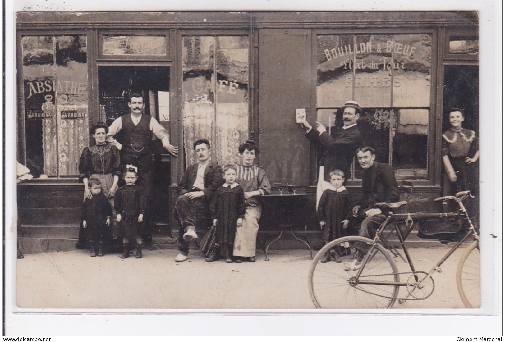 COURBEVOIE : Carte Photo Du Café BOUDIER (Absinthe) - Bon état (timbre Abimé) - Courbevoie