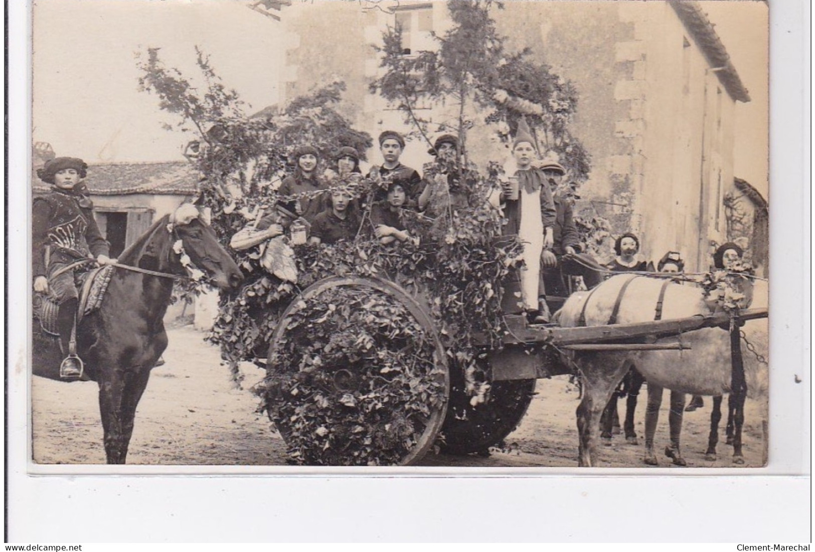 Environs De POITIERS : Carte Photo D'une Fête (Photo RAYMOND) - Très Bon état - Autres & Non Classés