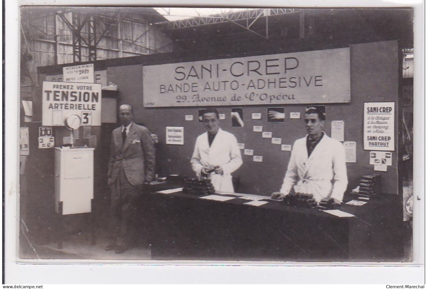 PARIS 1er : Carte Photo Du Stand De La Société SANI-CREP (nbande Auto-adhésive) Au 29 Avenue De L'Opéra - Très Bon état - District 01