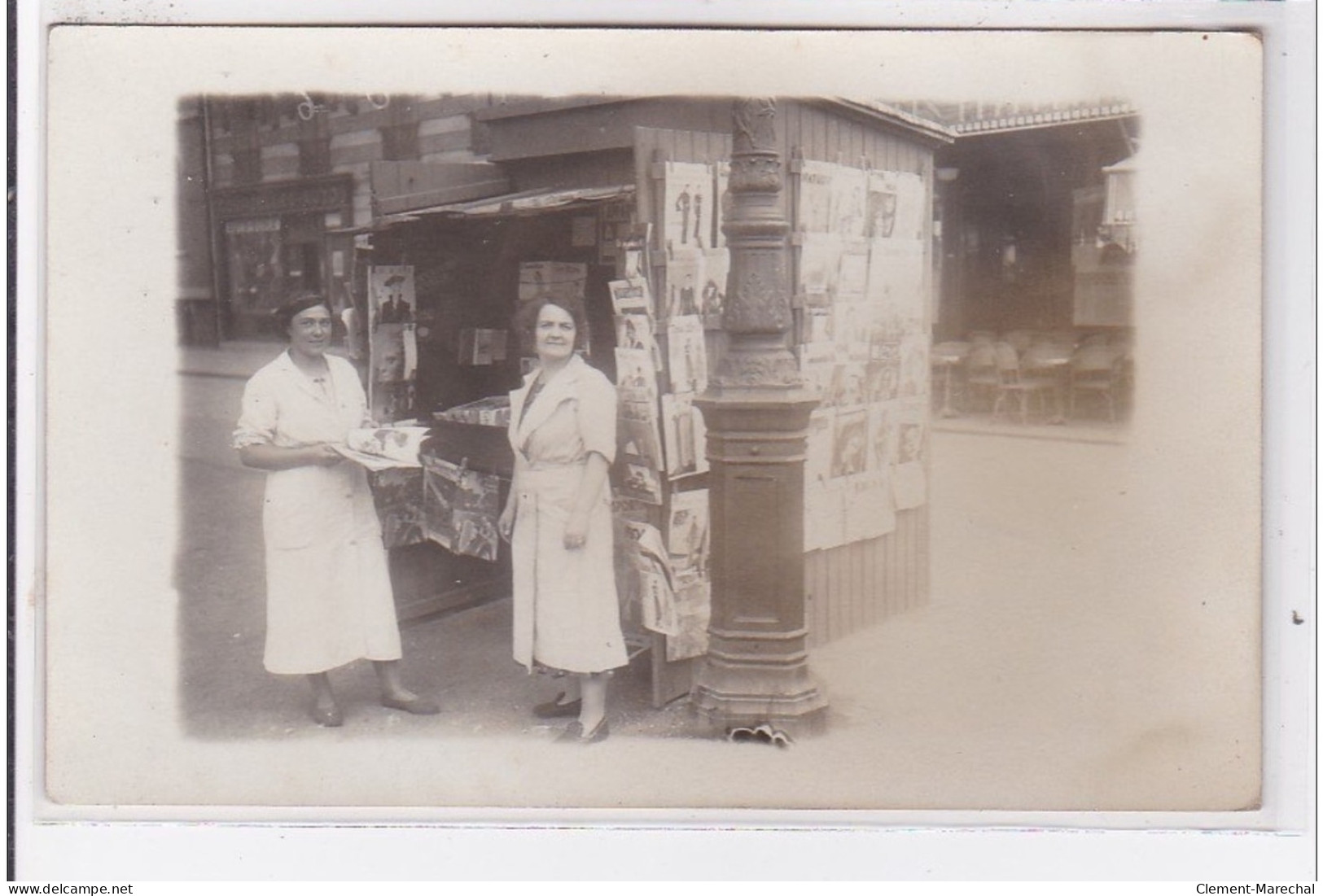 PARIS 17 ème : Carte Photo D'un Marchand De Journaux Rue De Courcelles (auto-école) - Très Bon état - Paris (17)