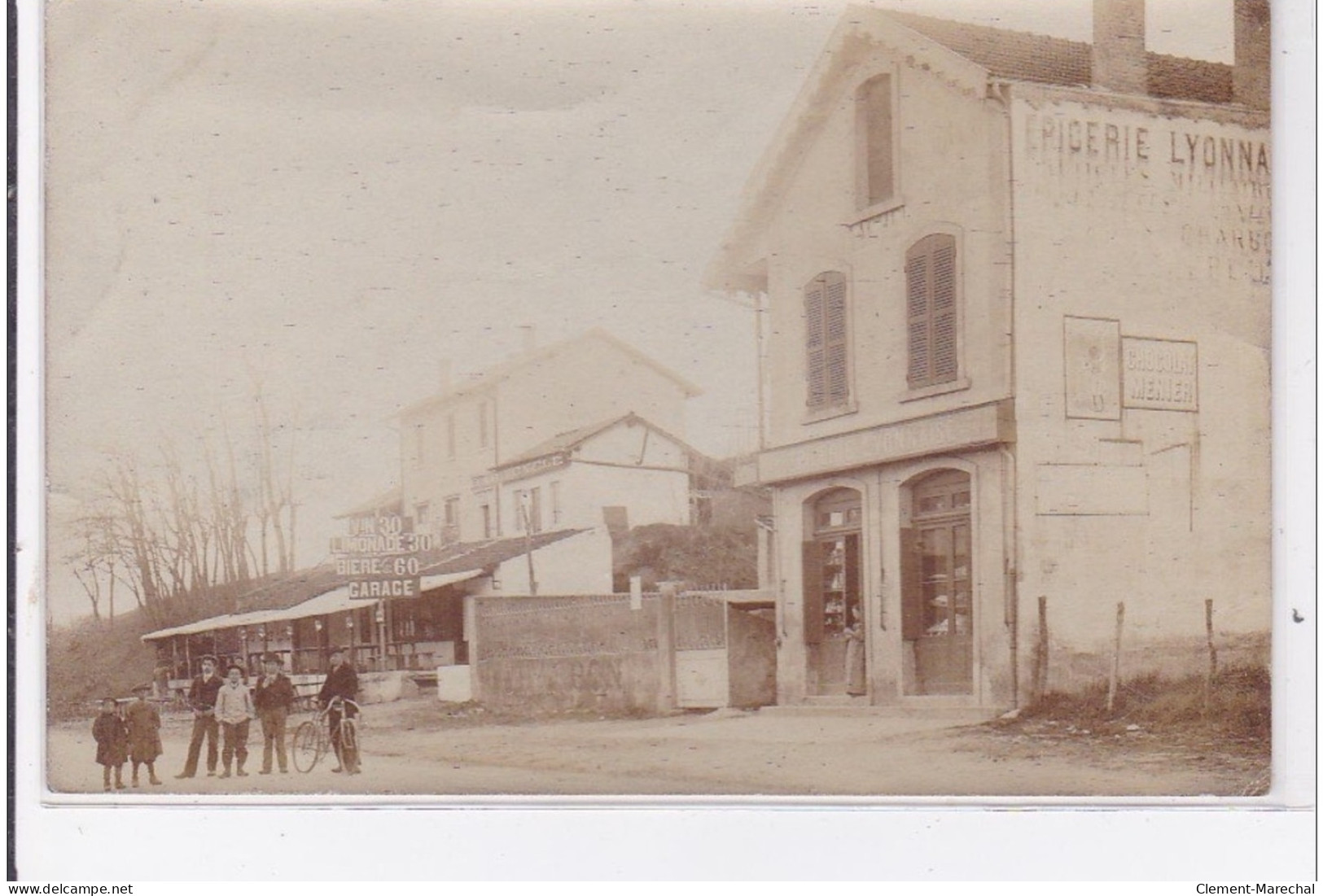 LYON Environs : Carte Photo De L'épicerie Lyonnaise (garage En Arrière Plan) - Très Bon état - Autres & Non Classés