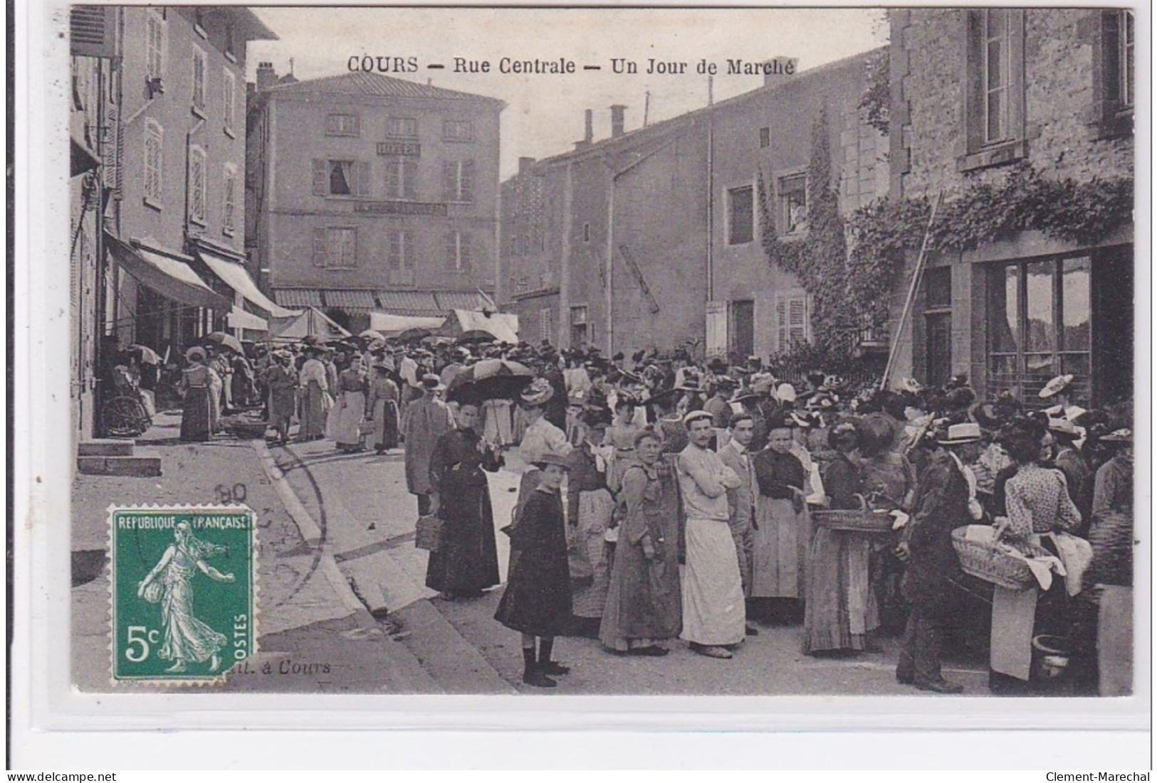 COURS : Un Jour De Marché Sur La Rue Centrale - Très Bon état - Cours-la-Ville