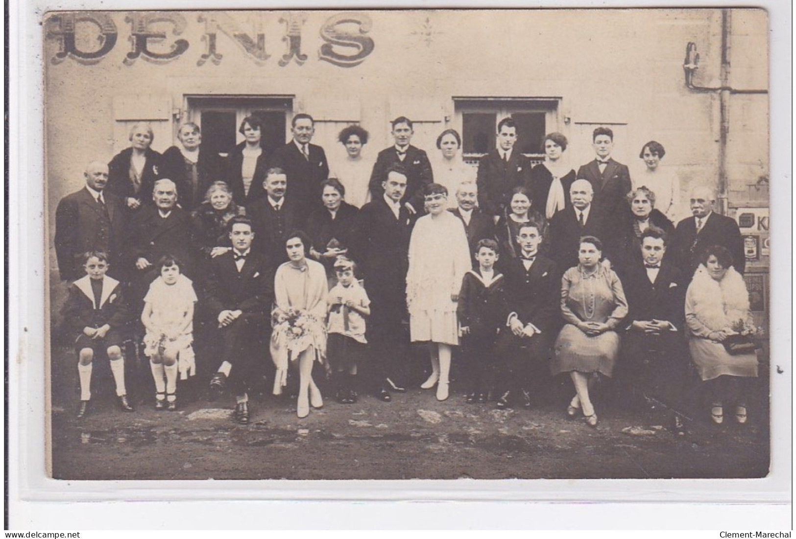 BELLEVILLE SUR SAONE : Carte Photo Prise Lors D'un Mariage Devant Un Café - Très Bon état - Belleville Sur Saone