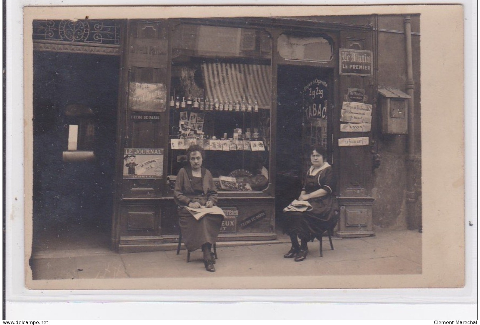 VILLEFRANCHE SUR SAONE :  Carte Photo D'un Marchand De Journaux Et De Cartes Postales - Très Bon état - Villefranche-sur-Saone