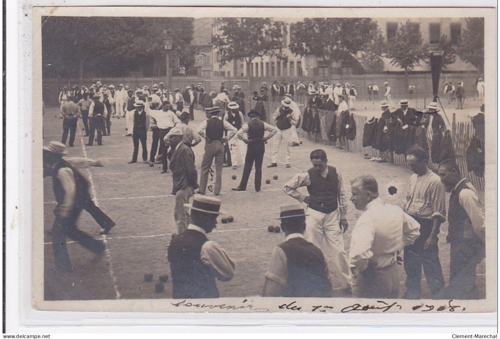 VILLEFRANCHE SUR SAONE :  Carte Photo De Joueurs De Boules - Bon état (un Petit Pli D'angle) - Villefranche-sur-Saone