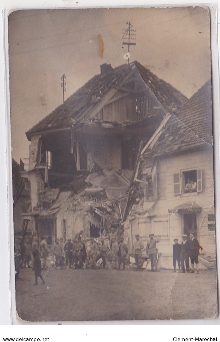 DANNEMARIE :  Carte Photo D'une Maison Détruite Par Les Allemands (guerre 1914-18)  - état (un Coin Plié) - Dannemarie