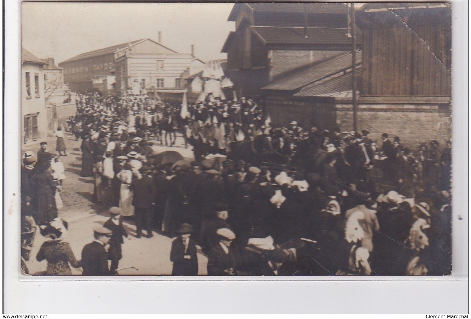 LE HAVRE : Carte Photo D'une Cavalcade En 1914 (établissements DAYDE) - Bon état (un Coin Plié) - Ohne Zuordnung