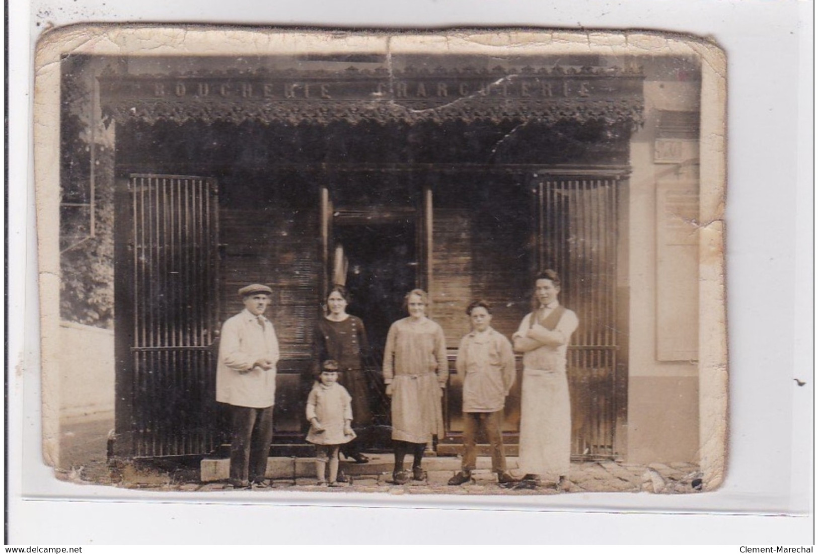 BEAUMONT : Carte Photo De La Boucherie MARTIN - état (coupée Et Pliée - Déchirure) - Beaumont Sur Oise