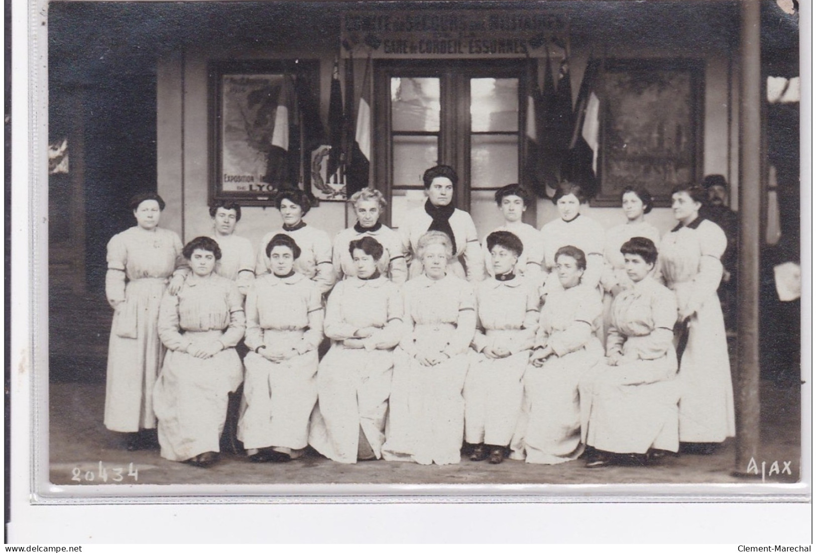 CORBEIL ESSONNES : Carte Photo De Membres Du Comité De Secours Aux Militaires De La Gare (ww1) - Très Bon état - Corbeil Essonnes