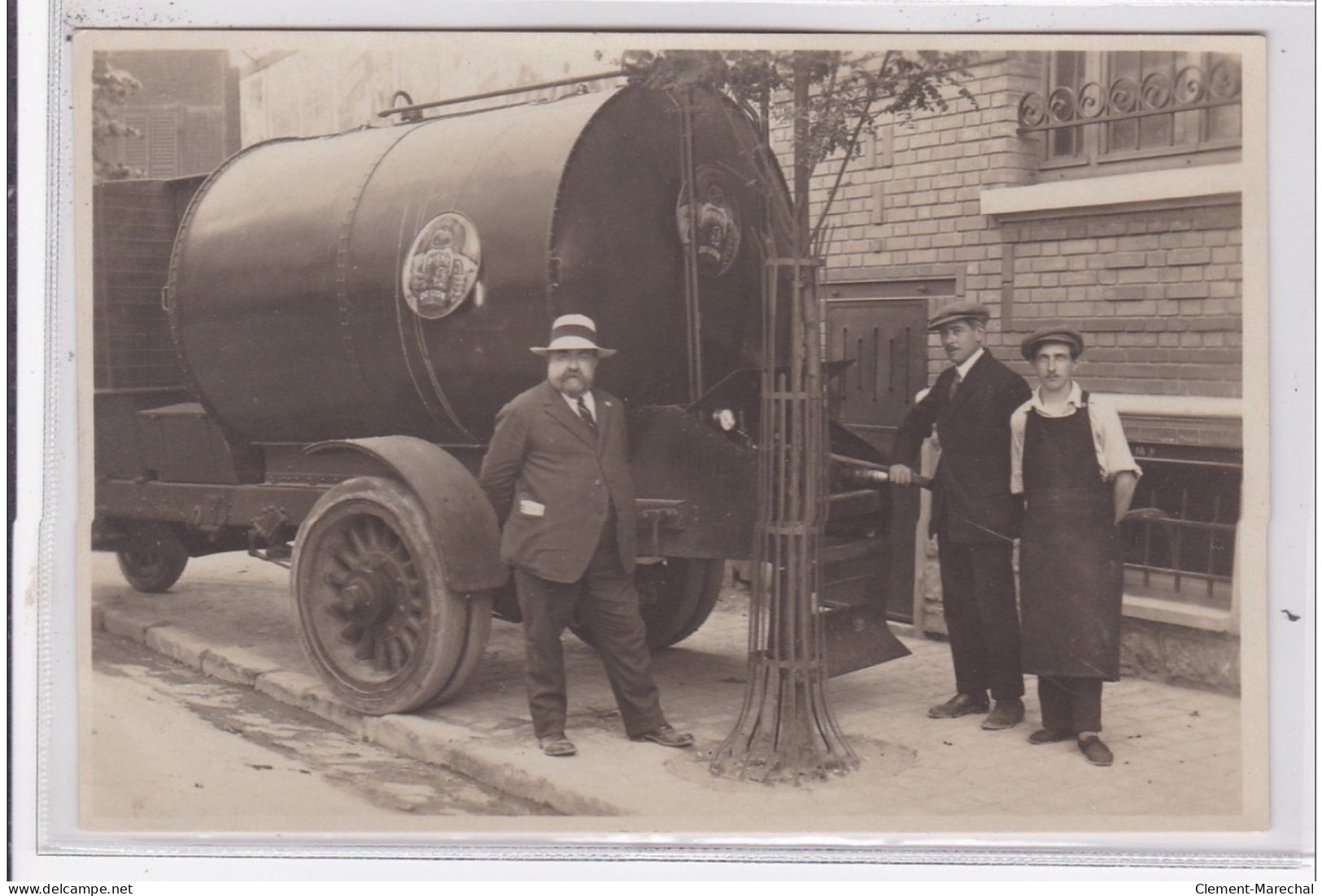 MONTREUIL SOUS BOIS (environs) : Carte Photo D'un Camion Citerne De Livraison De La Bière Du Lion En 1925- Très Bon état - Montreuil