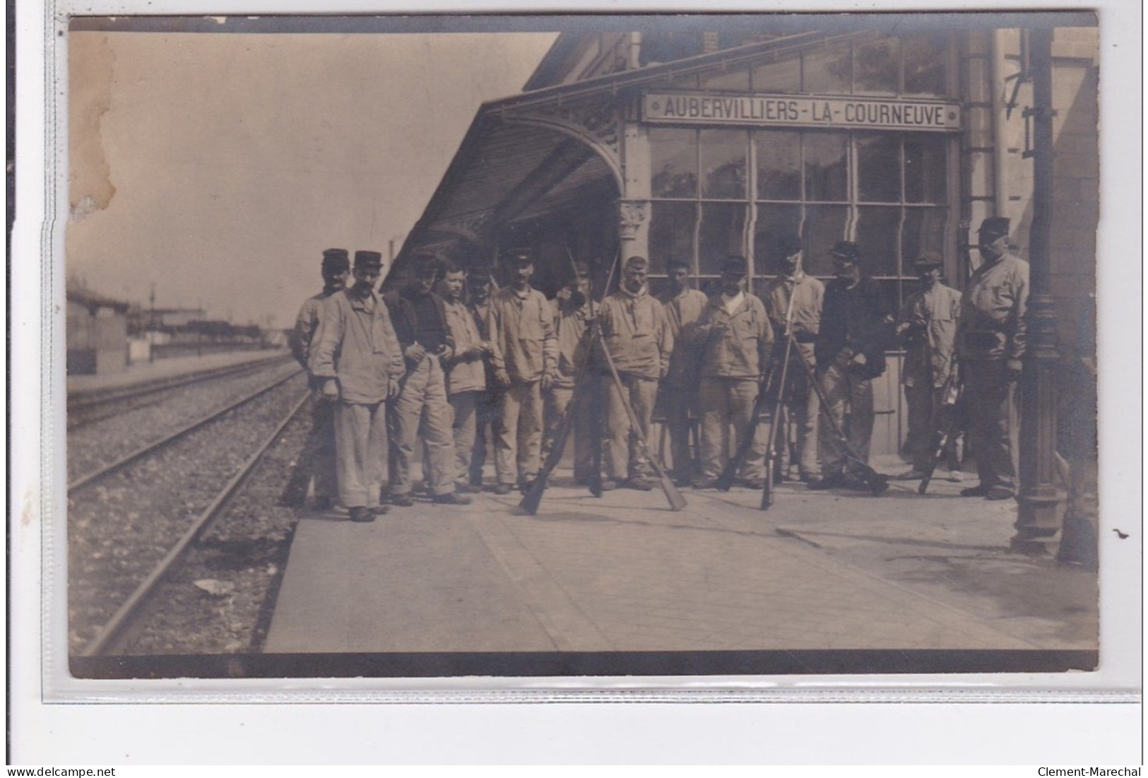 AUBERVILLIERS LA COURNEUVE : Carte Photo De Militaires Sur Les Quais De La Gare Vers 1910 - Très Bon état - Aubervilliers