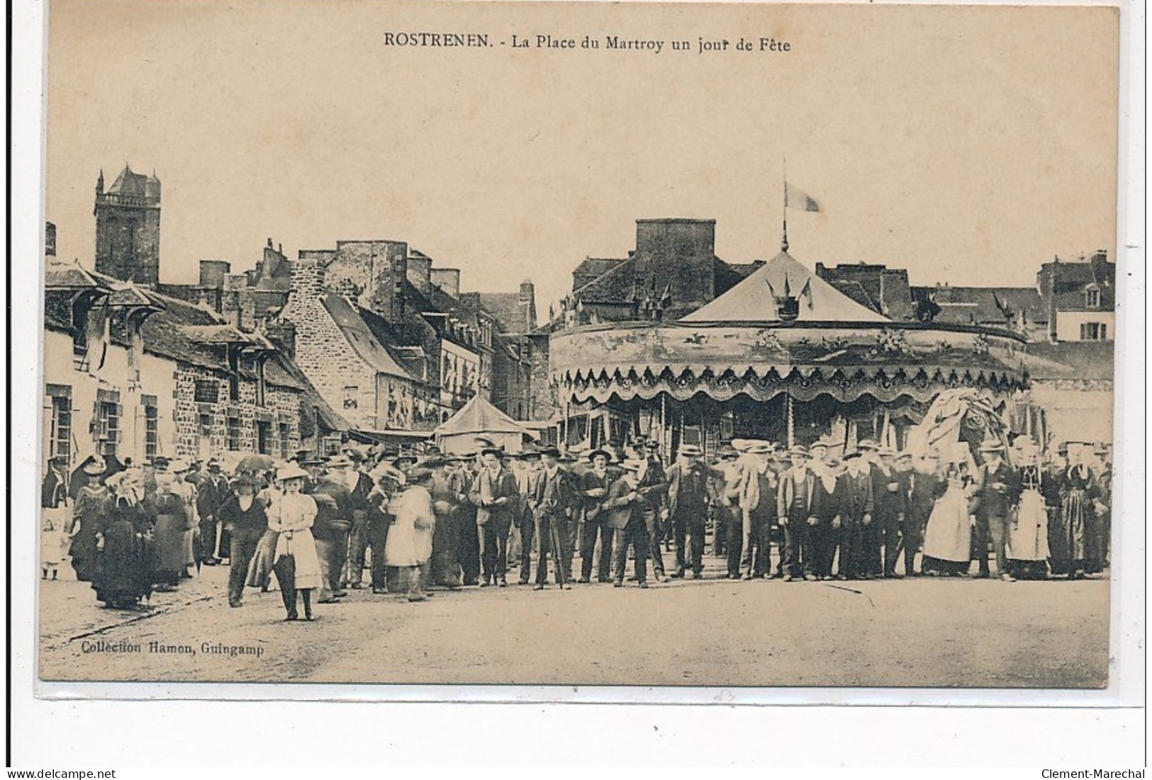 ROSTRENEN : La Place Du Martroy Un Jour De Fête (manege) - Tres Bon Etat - Other & Unclassified