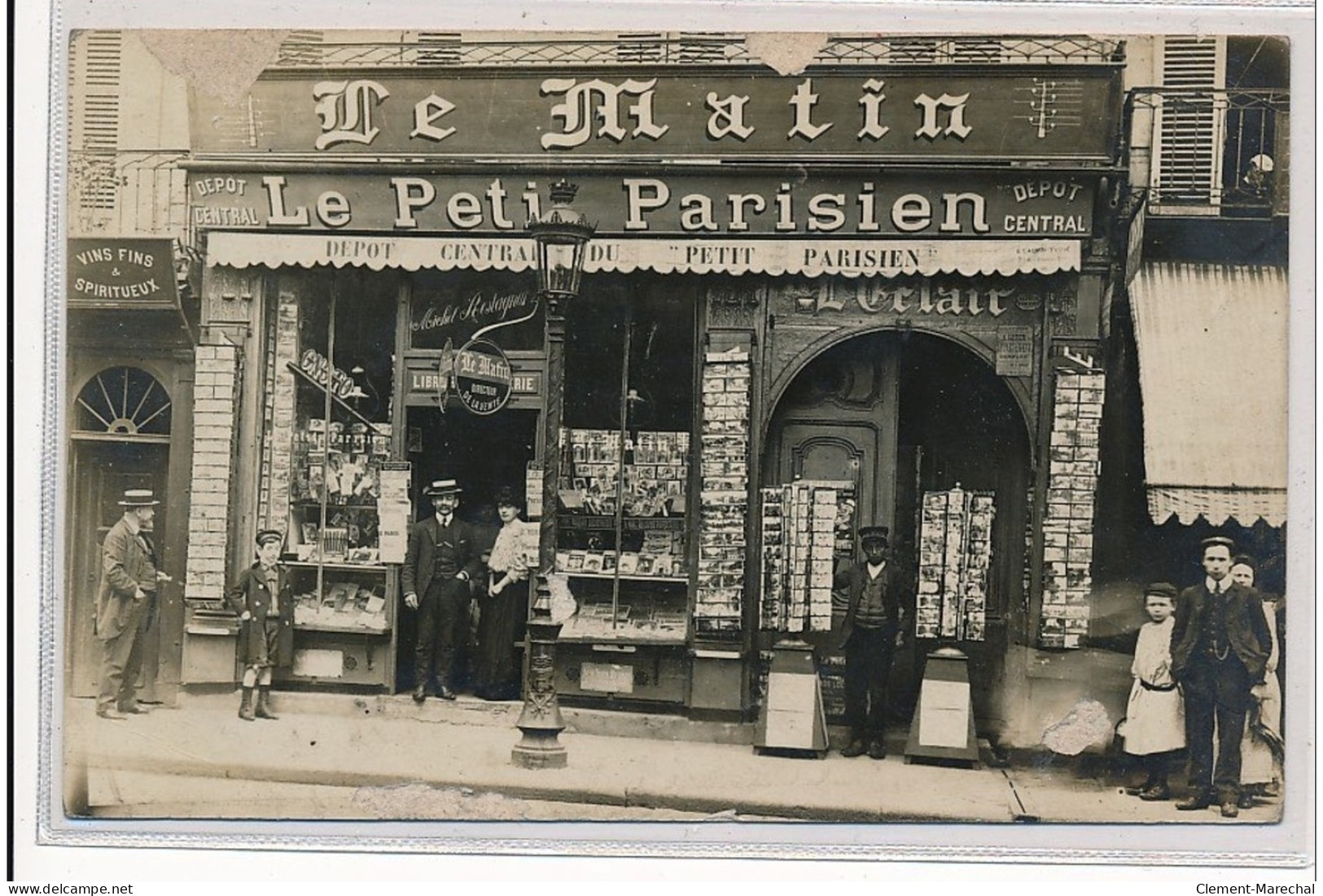 CAEN : Marchand De Journaux, Cartes Postales Rue Saint-jean, Le Petit Parisien - Etat - Caen