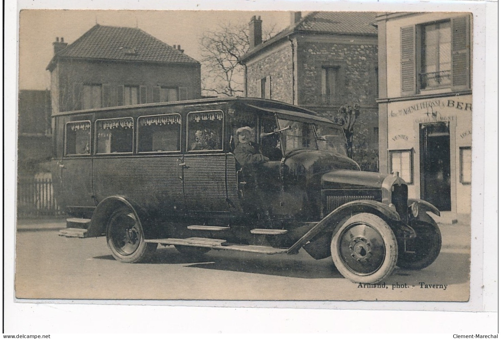 TAVERNY : Agence Defosse Autobus - Tres Bon Etat - Taverny