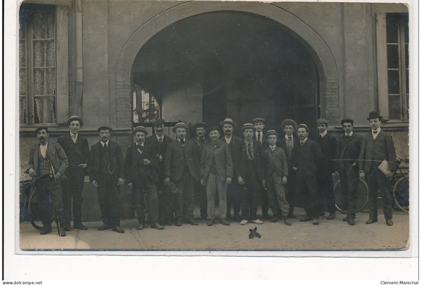 TOULOUSE : Groupe De Personnages - Etat - Sissonne