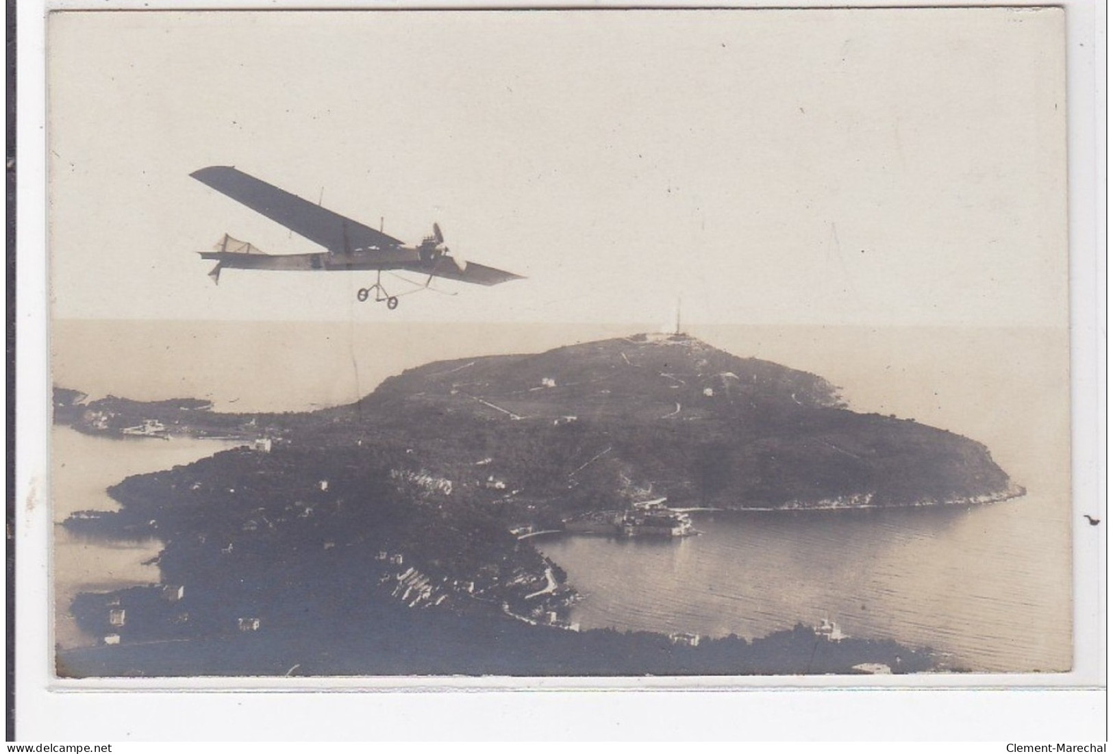 VILLEFRANCHE-sur-MER : Avion En Vol - Très Bon état - Villefranche-sur-Mer