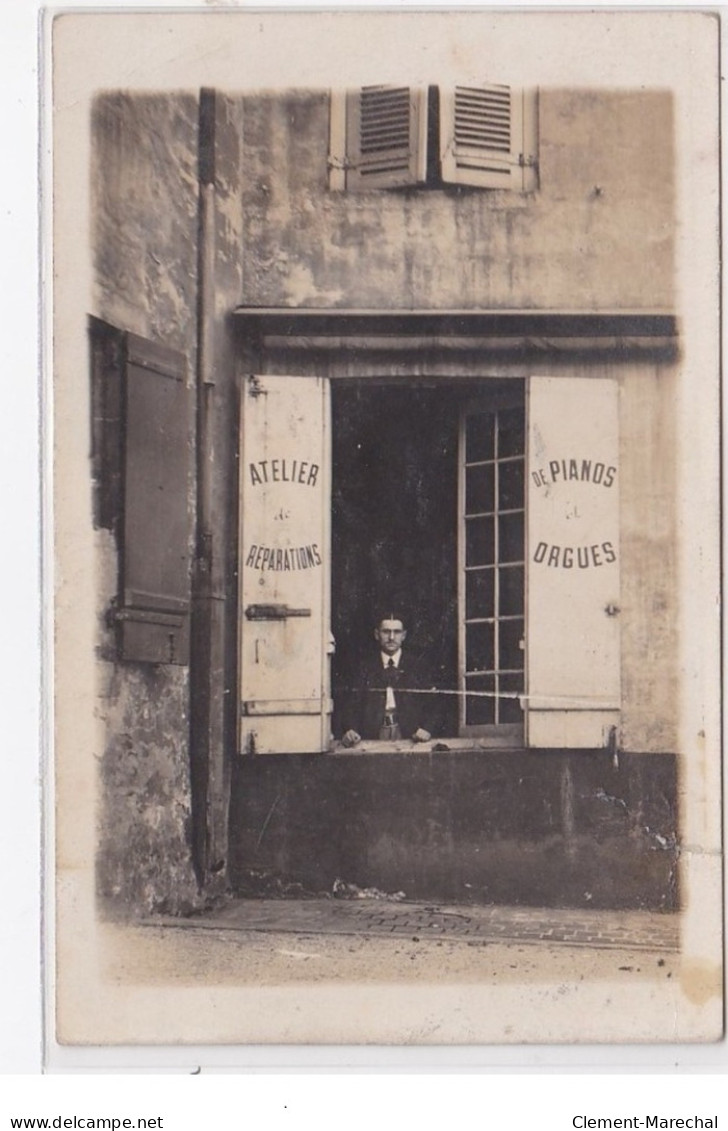 BORDEAUX : Carte Photo D'un Atelier De Réparation De Pianos Et Orgues - état (une Déchirure) - Bordeaux