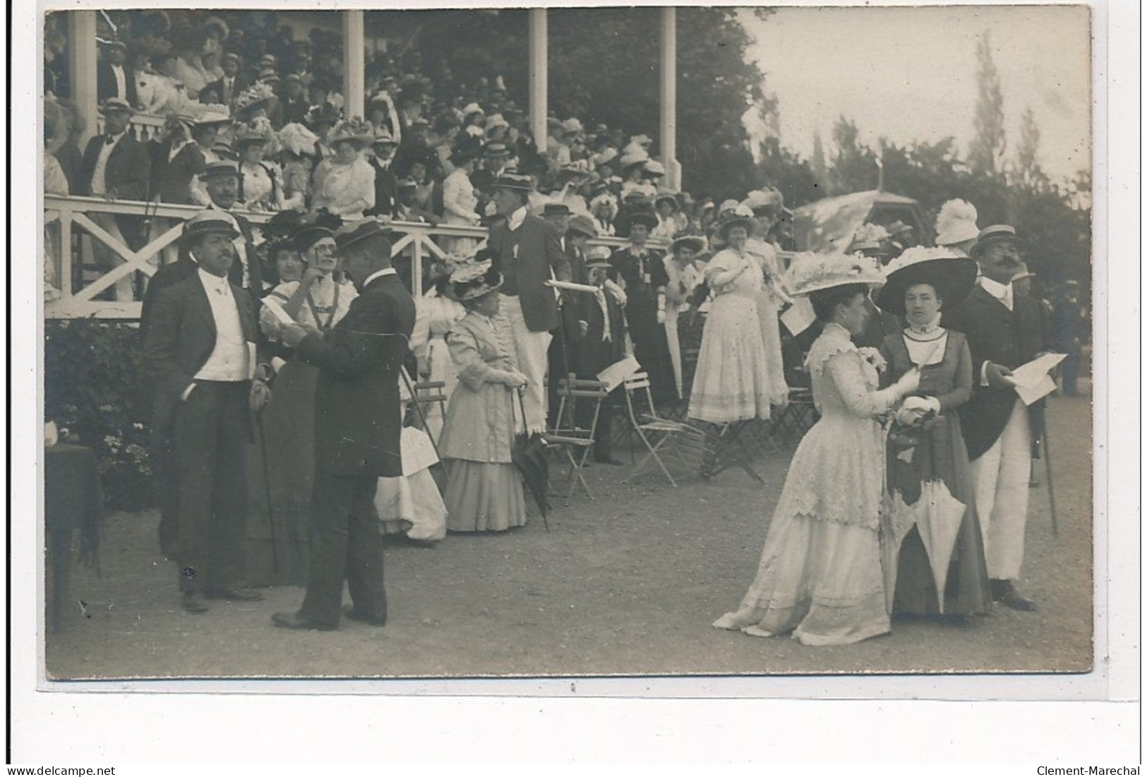 LA TOUR DU PIN : Champ De Courses Hippiques - Tres Bon Etat - La Tour-du-Pin