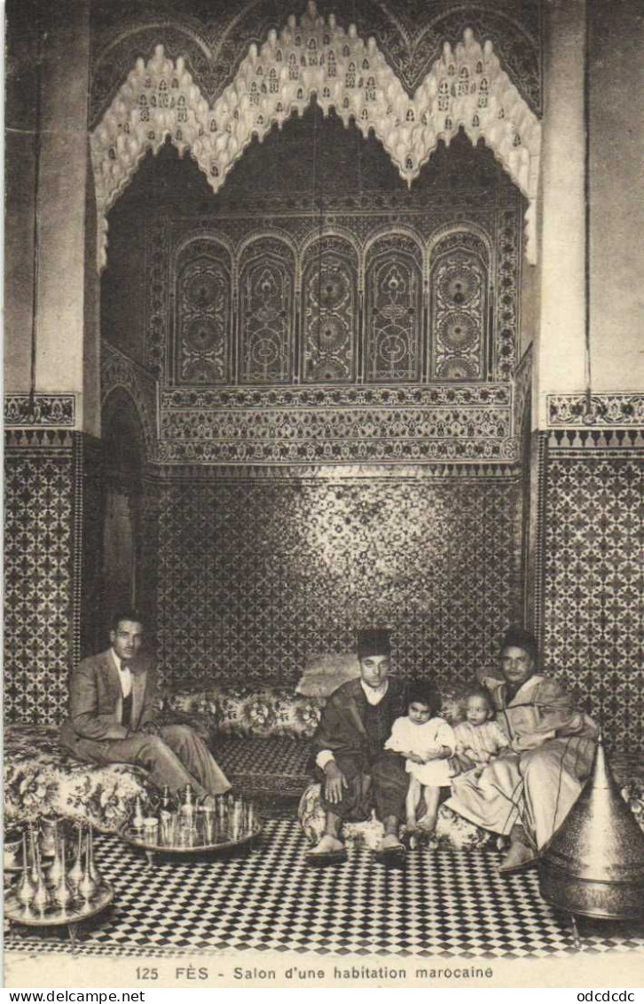 FEZ Salon D'une Habitation Marocaine  Animée   RV - Fez