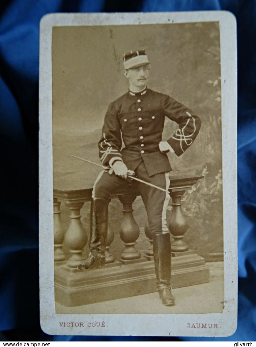 Photo CDV Coué à Saumur Militaire Comte De Girardin S/Lieutenant Infanterie Ecole Cavalerie Tunique Modèle 1882  - L679A - Anciennes (Av. 1900)