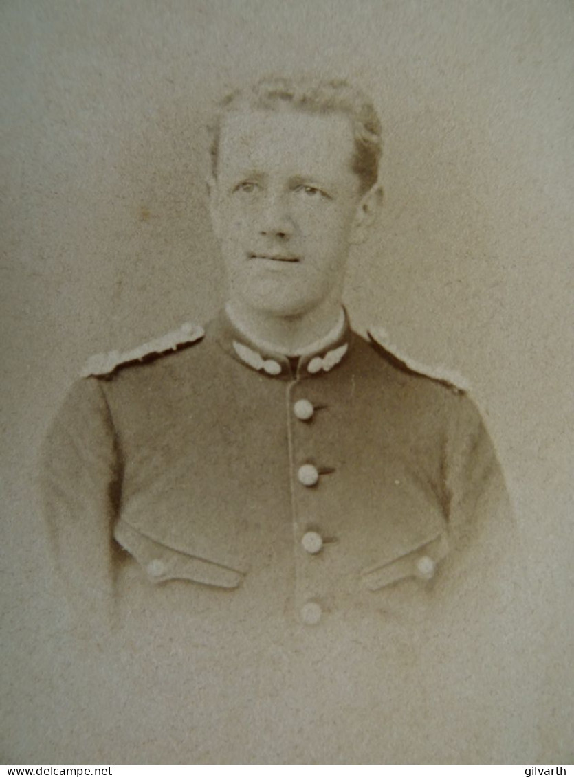 Photo CDV Coué à Saumur  Portrait Militaire Officier  Infanterie Ecole Cavalerie  Tenue Modèle 1882  - L679A - Old (before 1900)