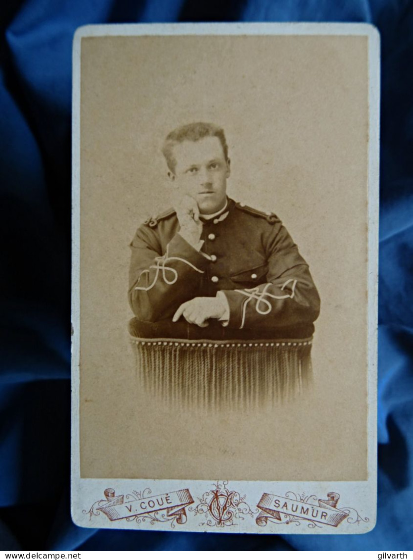 Photo CDV Coué à Saumur  Portrait Militaire S/Lieutenant  Infanterie Ecole Cavalerie  Tenue Modèle 1882  - L679A - Anciennes (Av. 1900)