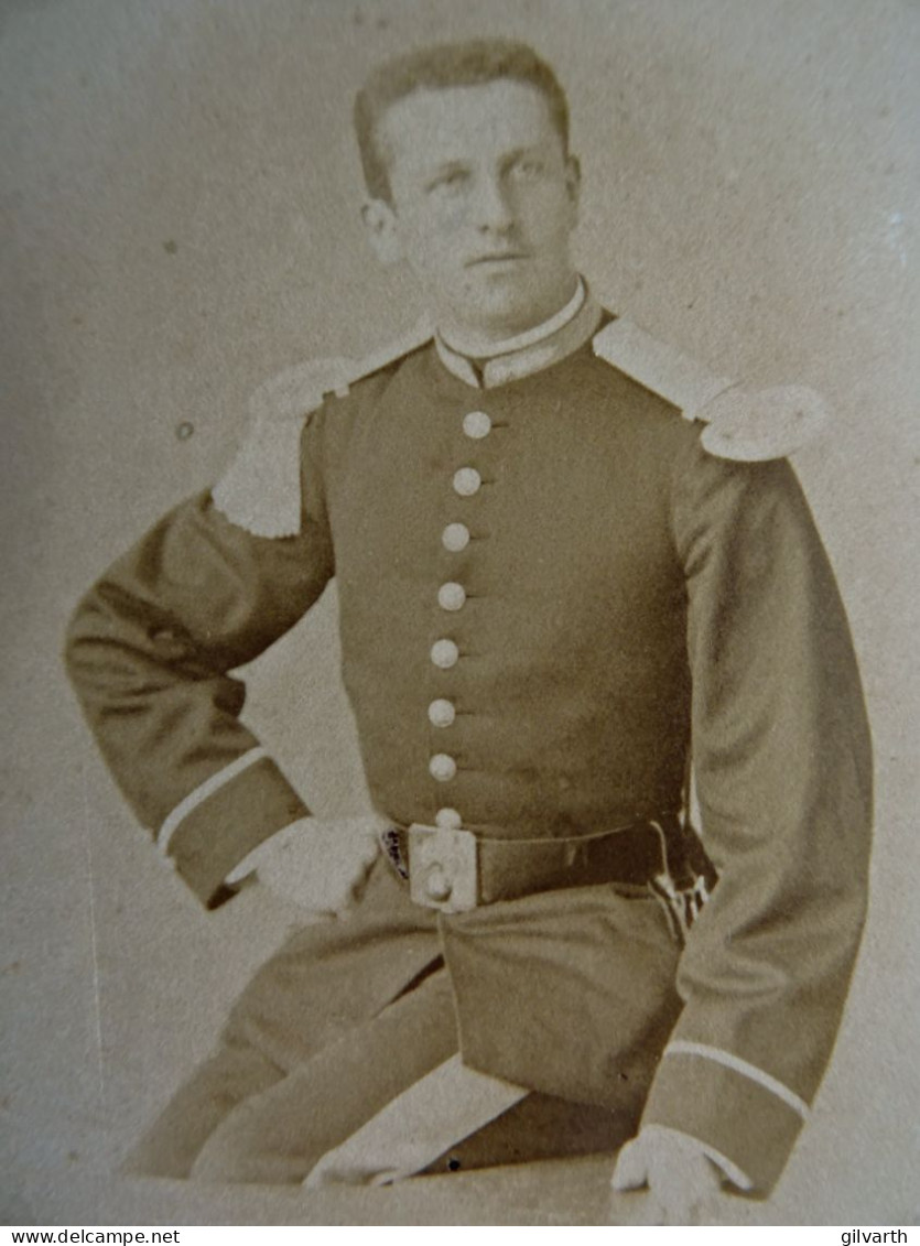 Photo CDV Coué à Saumur  Militaire S/Lieutenant  Ecole Cavalerie  CA 1880  - L679A - Anciennes (Av. 1900)