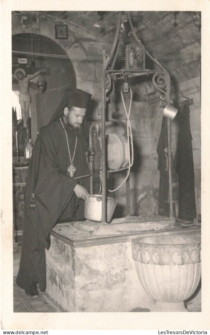 ISRAEL - Homme - Puits - église - Westjordanland Samarien Nablus Jakobsbrunnen - Carte Postale Ancienne - Israel