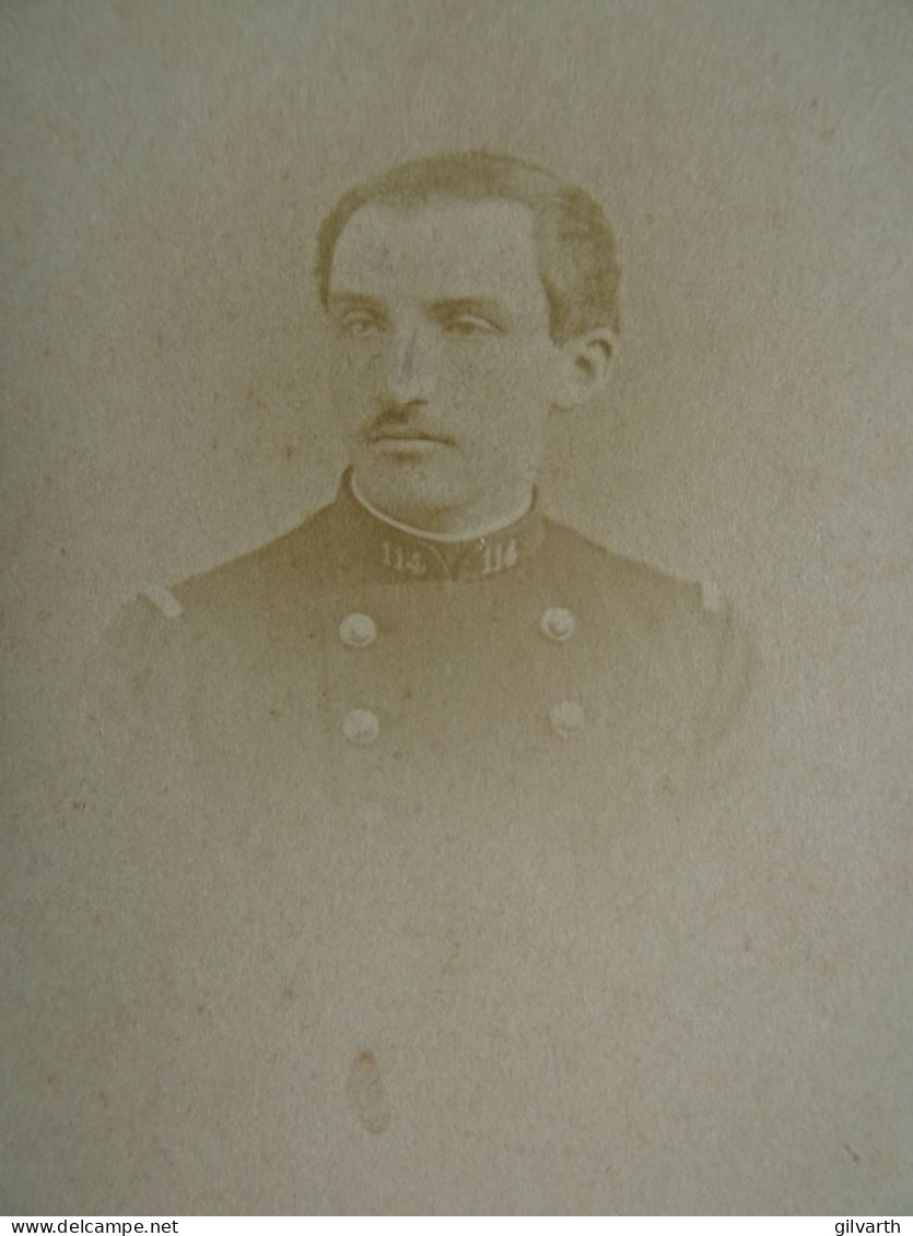 Photo CDV  Le Jeune à Paris  Portrait Militaire Officier 114e Infanterie  CA 1880  - L679A - Old (before 1900)