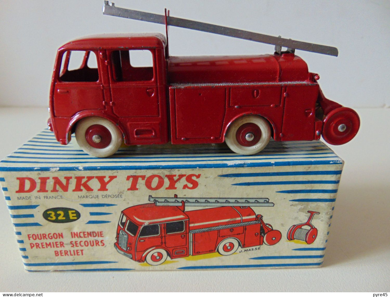 Fourgon Incendie, Premier Secours " Berliet " Dinky Toys, Meccano, Avec Sa Boite - Toy Memorabilia