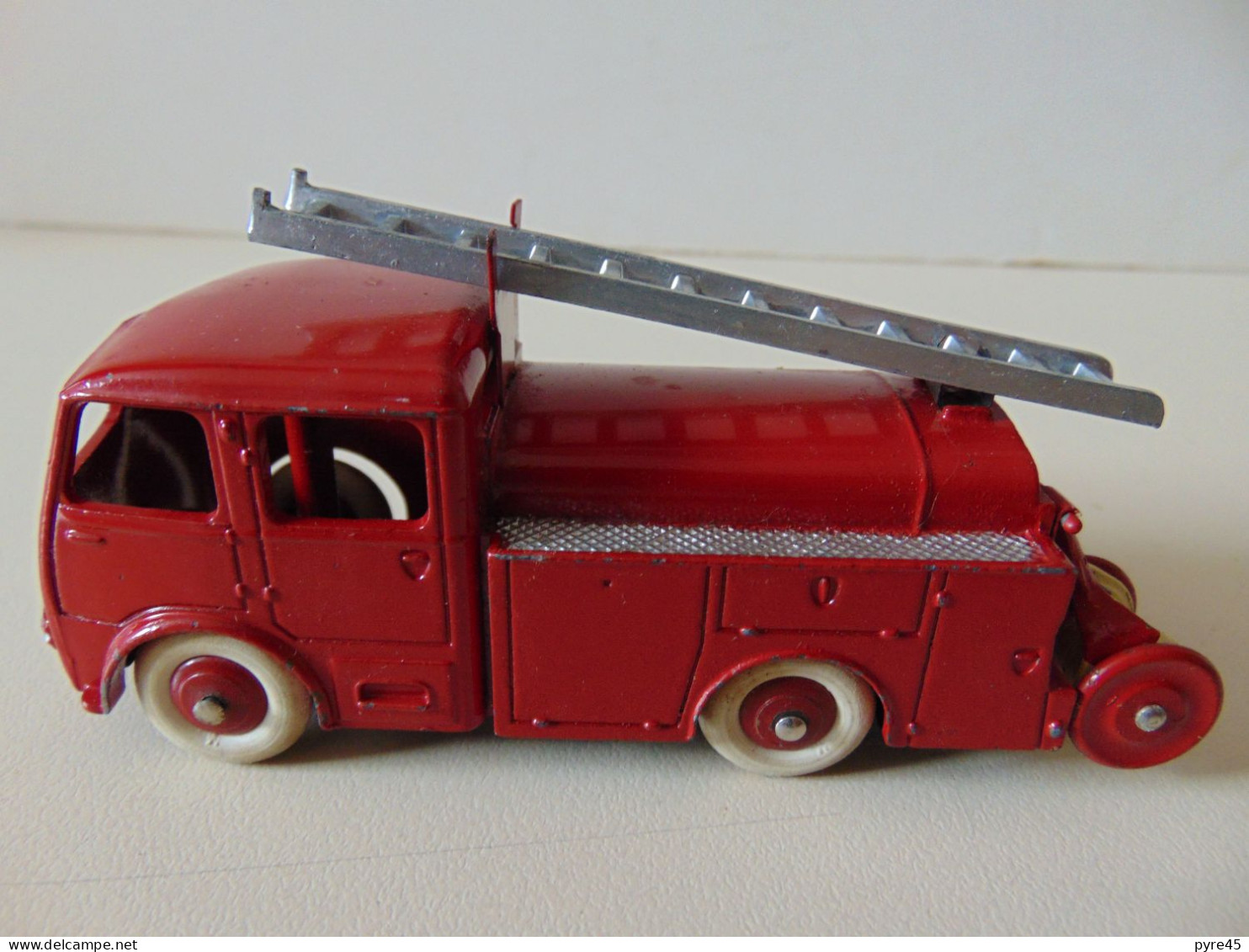 Fourgon Incendie, Premier Secours " Berliet " Dinky Toys, Meccano, Avec Sa Boite - Antikspielzeug