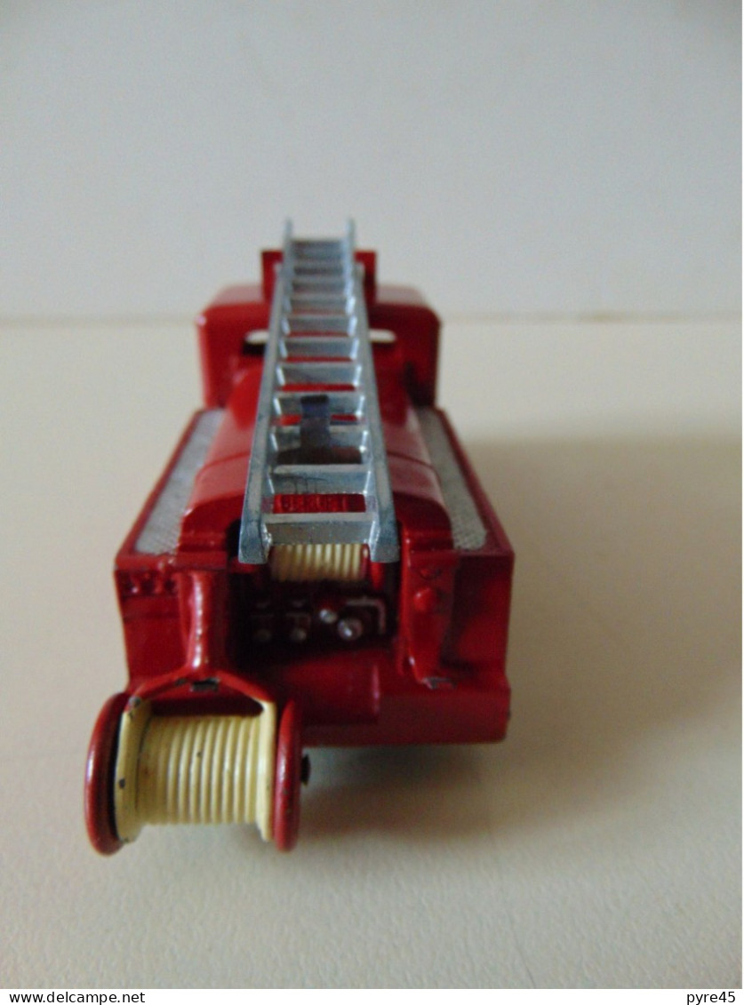 Fourgon Incendie, Premier Secours " Berliet " Dinky Toys, Meccano, Avec Sa Boite - Jouets Anciens