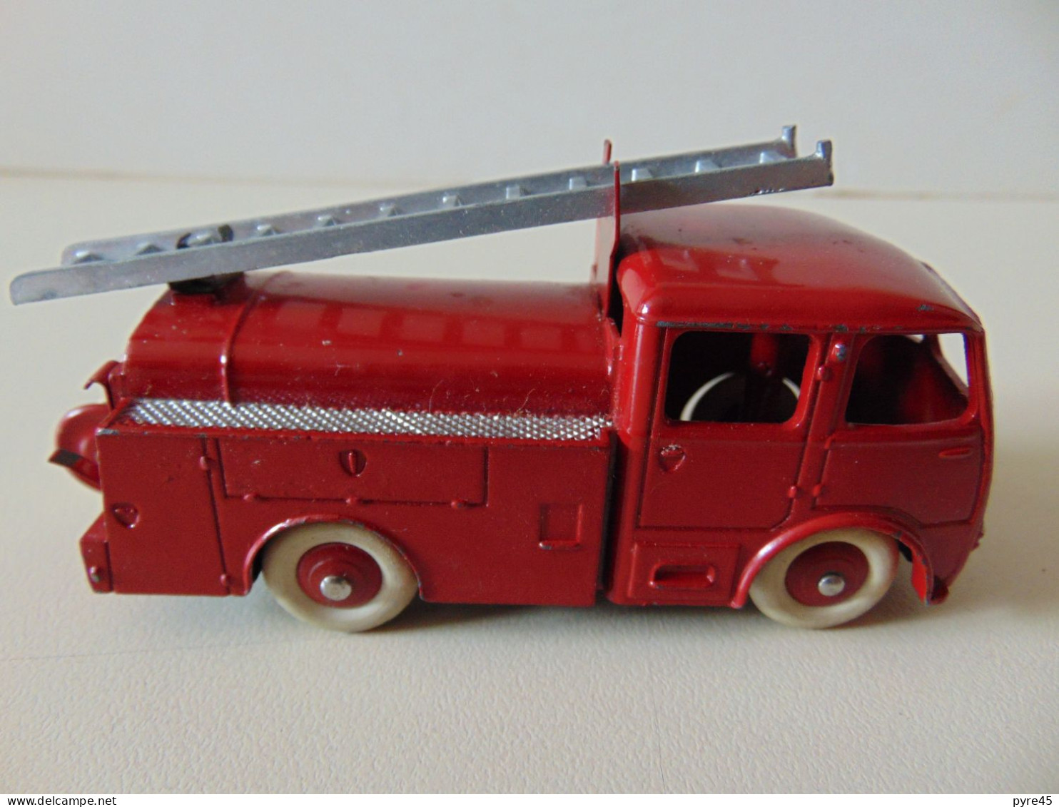 Fourgon Incendie, Premier Secours " Berliet " Dinky Toys, Meccano, Avec Sa Boite - Oud Speelgoed