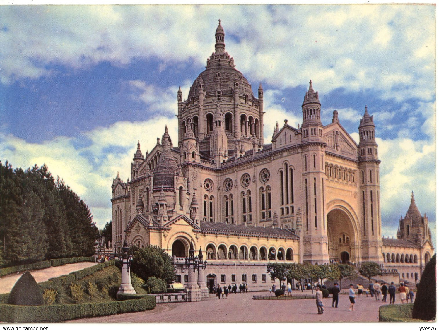 CPM LISIEUX - La Basilique - Lisieux