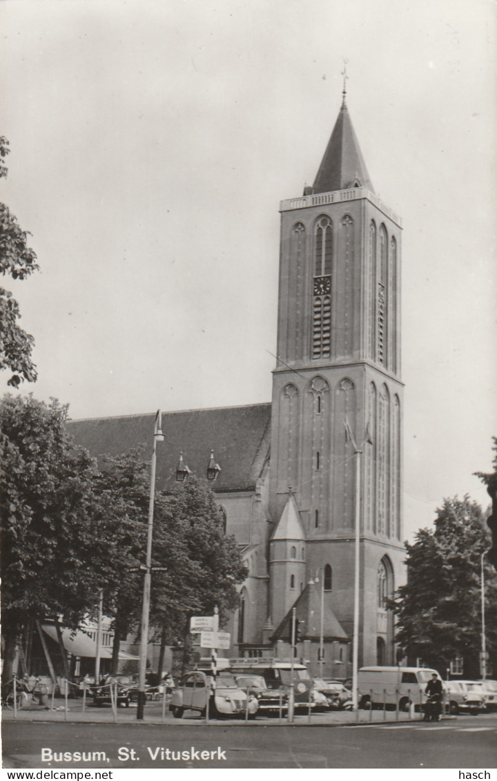 4933 18 Bussum, St. Vituskerk.   - Bussum