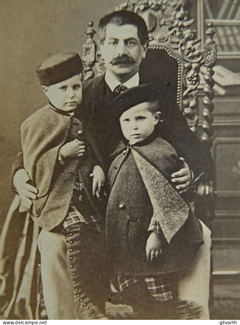 Photo Cdv Chatelain, Nancy - Comte Xavier Lacombe De La Tour Avec Les Jumeaux Jean Et Ernest, Second Empire Ca 1865 L679 - Antiche (ante 1900)