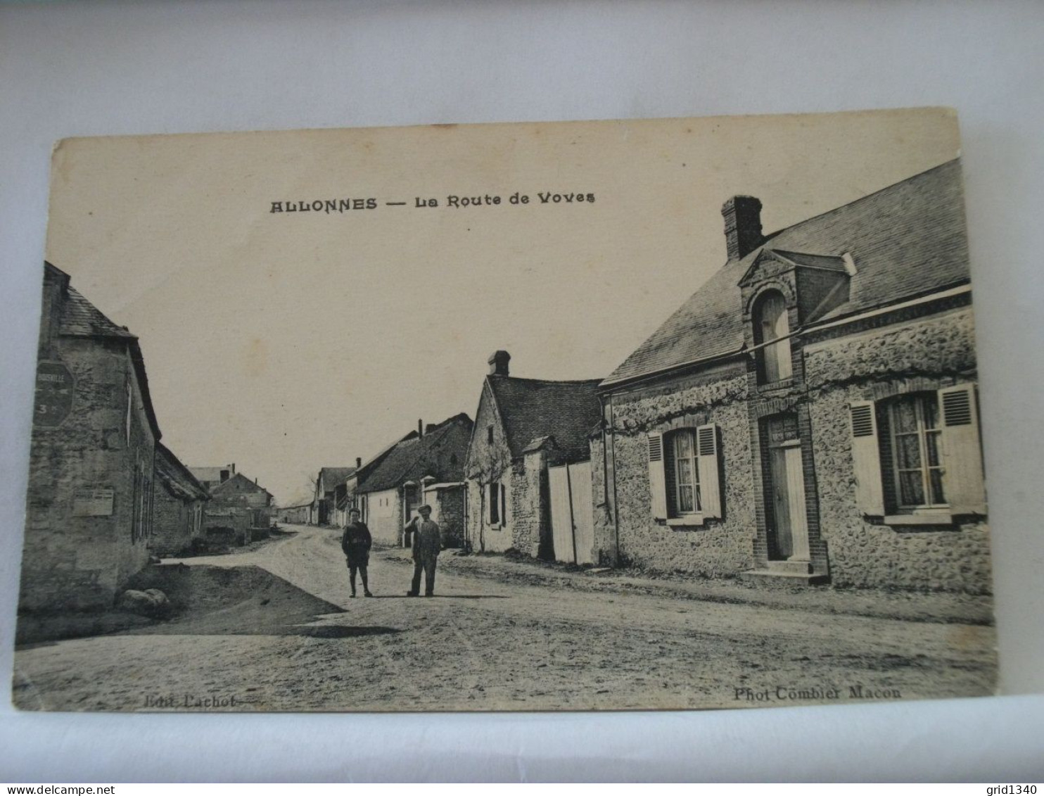 49 7728 INCONNU SUR DELCAMPE. RARE CPA 1943 - 49 ALLONNES - LA ROUTE DE VOVES - ANIMATION - Allonnes