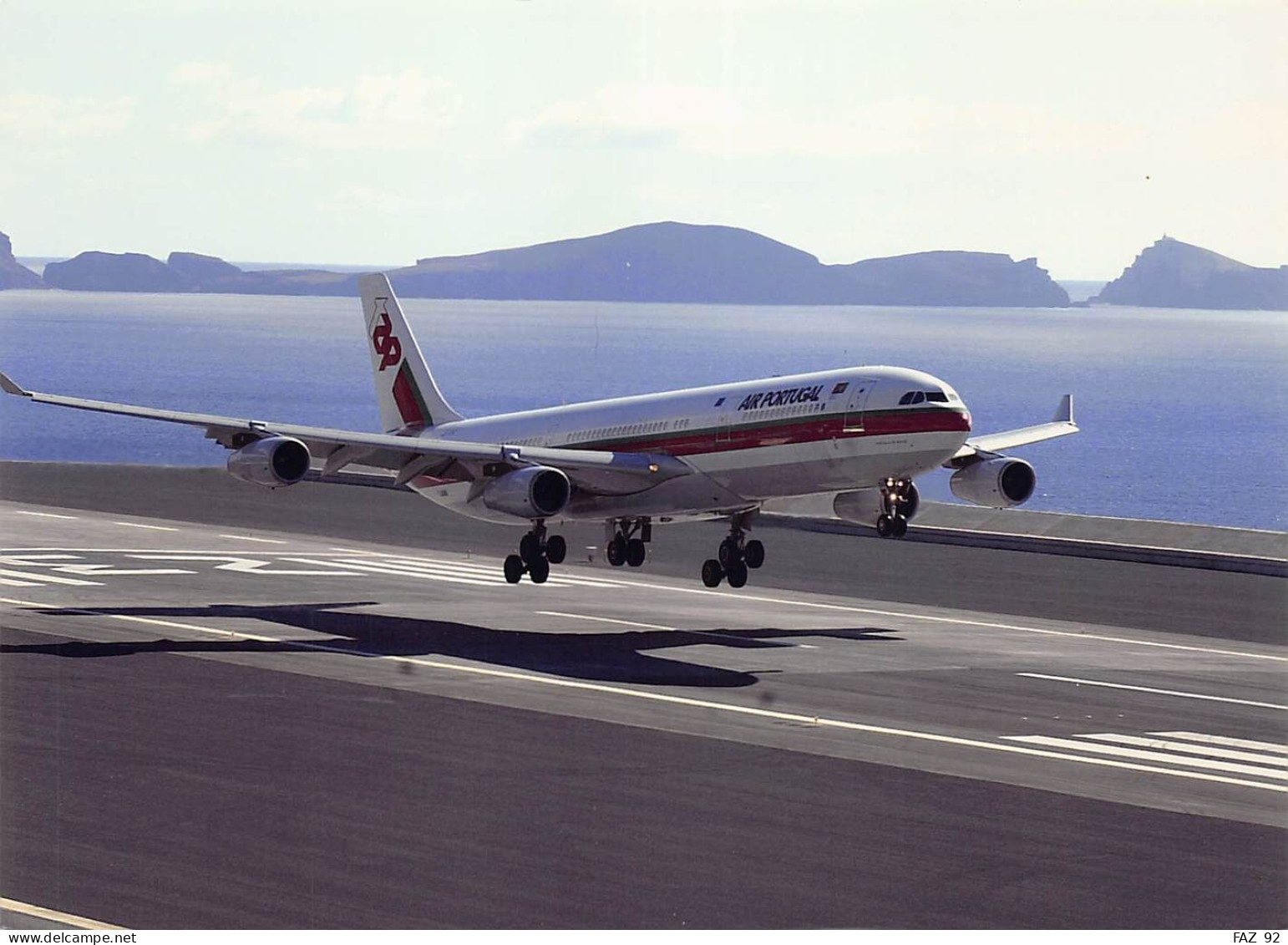 Airbus A340 In Air Portugal Landing At Madeira Airport - +/- 180 X 130 Mm. - Photo Presse Originale - Aviation