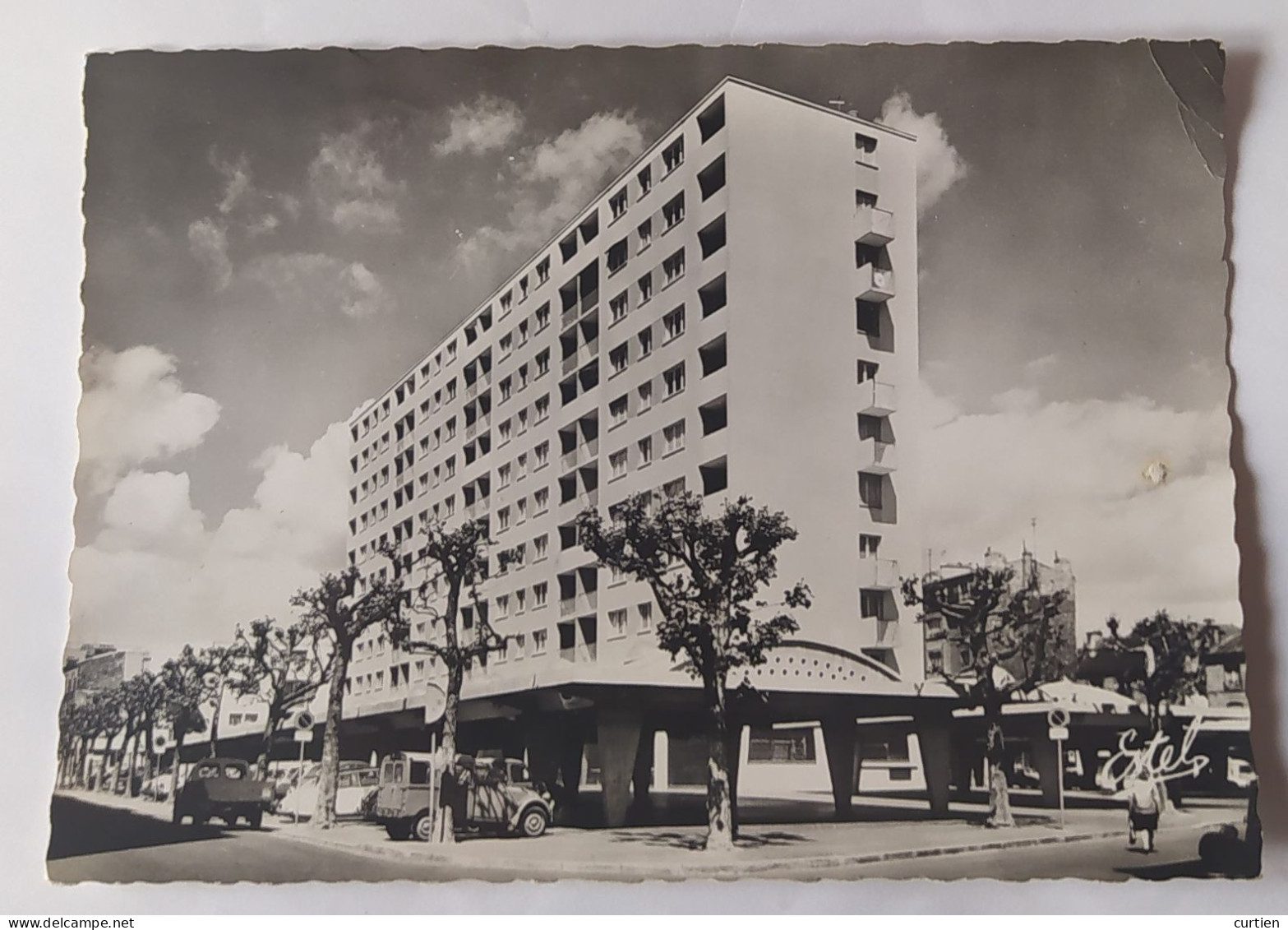 ASNIERES . 92 . Le Nouveau Marché . Bâtiment A Reconnaitre . - Asnieres Sur Seine