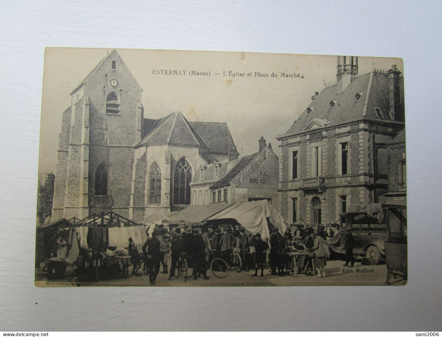 51 ESTERNAY EGLISE ET PLACE DU MARCHE STANDS ANIMEE CAMION ANCIEN - Esternay