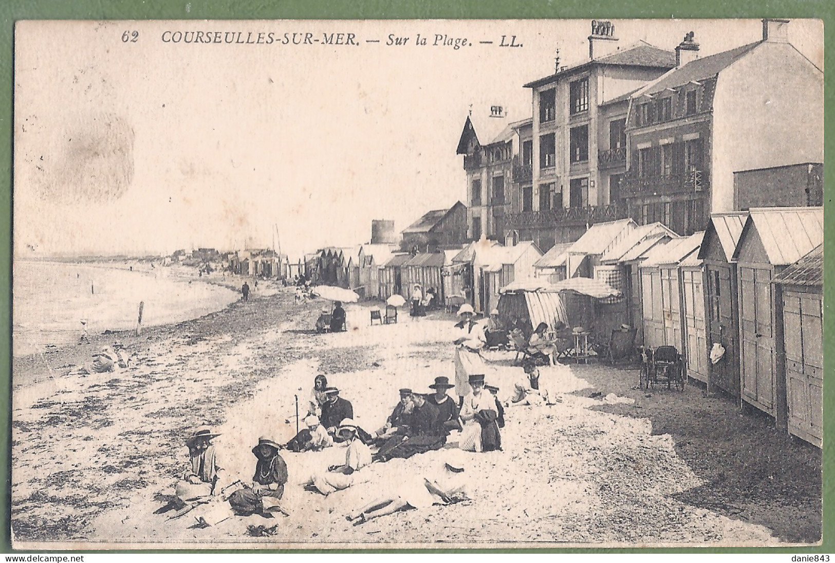 CPA  - CALVADOS - COURSEULLES SUR MER - SUR LA PLAGE -  Animation, Cabines - Courseulles-sur-Mer